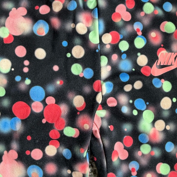 Nike Cream Sweatshirt with Multicolor Leggings - Picture 9 of 9